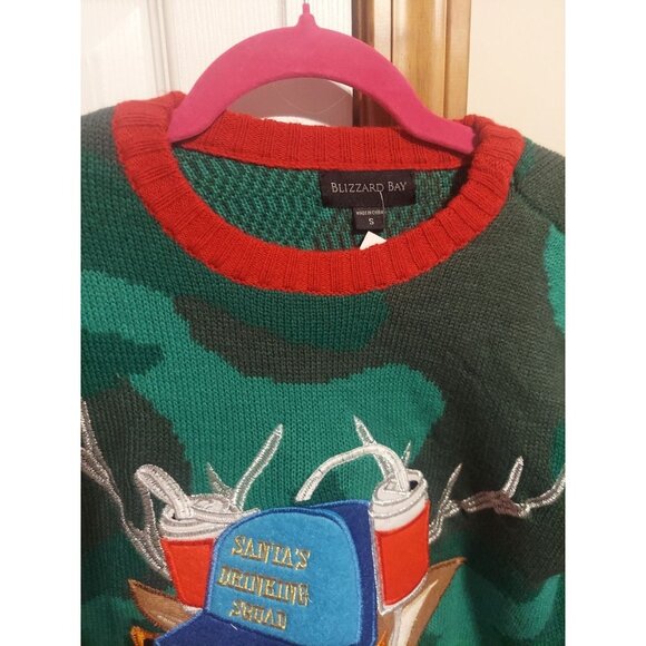 Blizzard Bay Sweater Mens Small Ugly Christmas Brewdolph Santas Drinking Camo - Picture 6 of 11